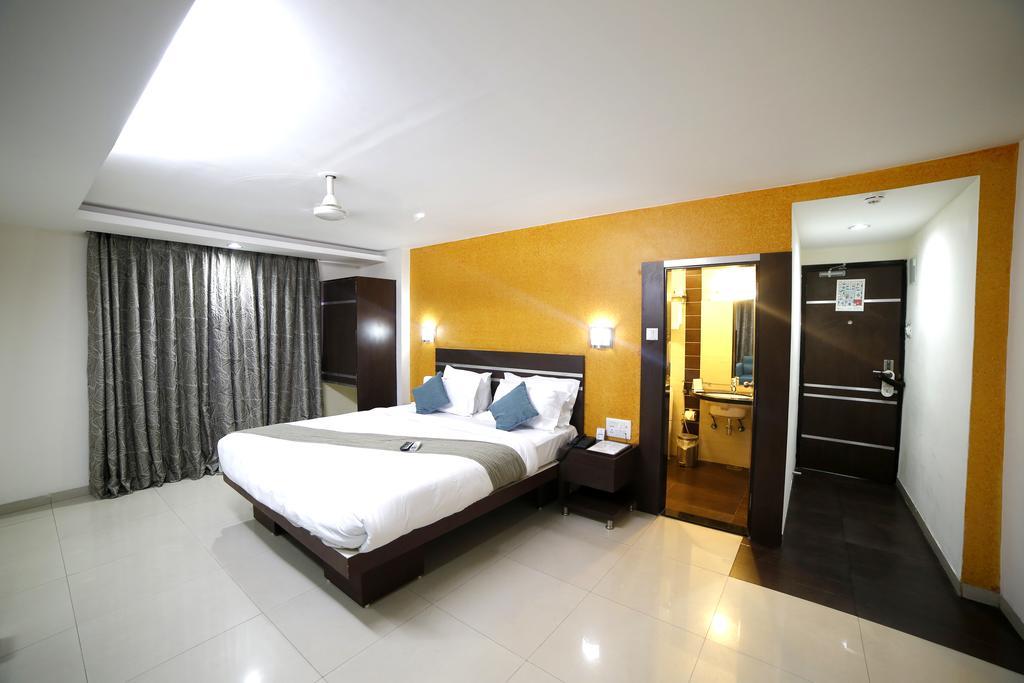 Best Western Yuvraj Surat Exterior photo