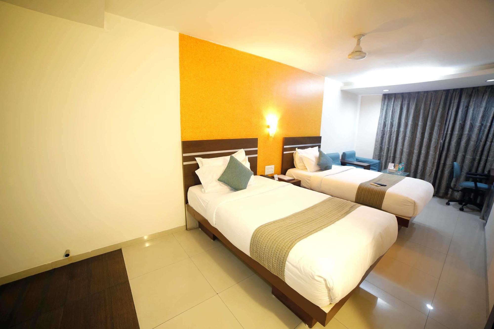 Best Western Yuvraj Surat Exterior photo