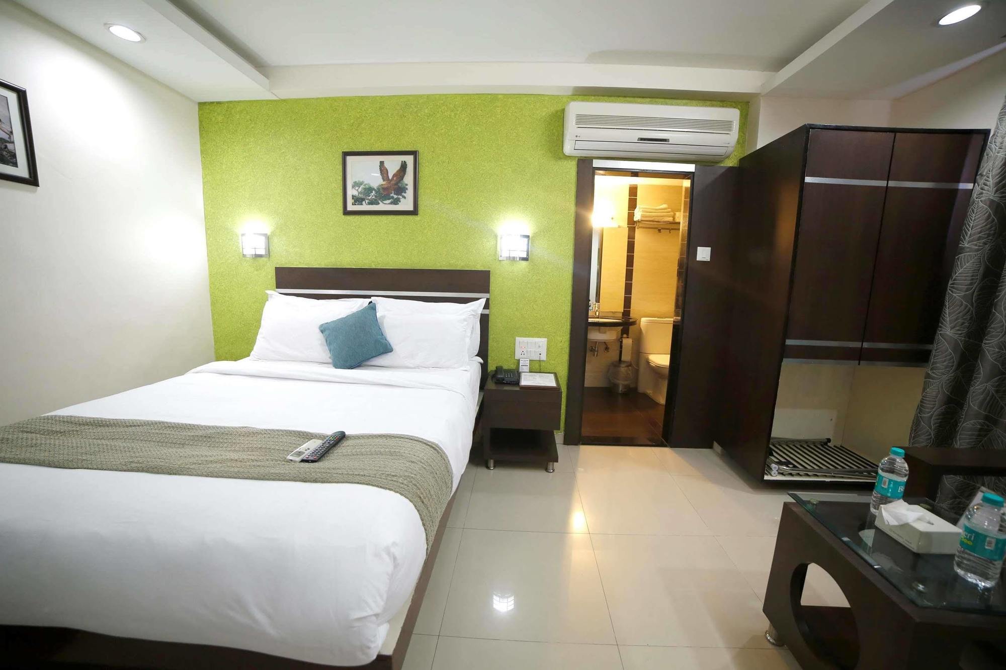 Best Western Yuvraj Surat Exterior photo