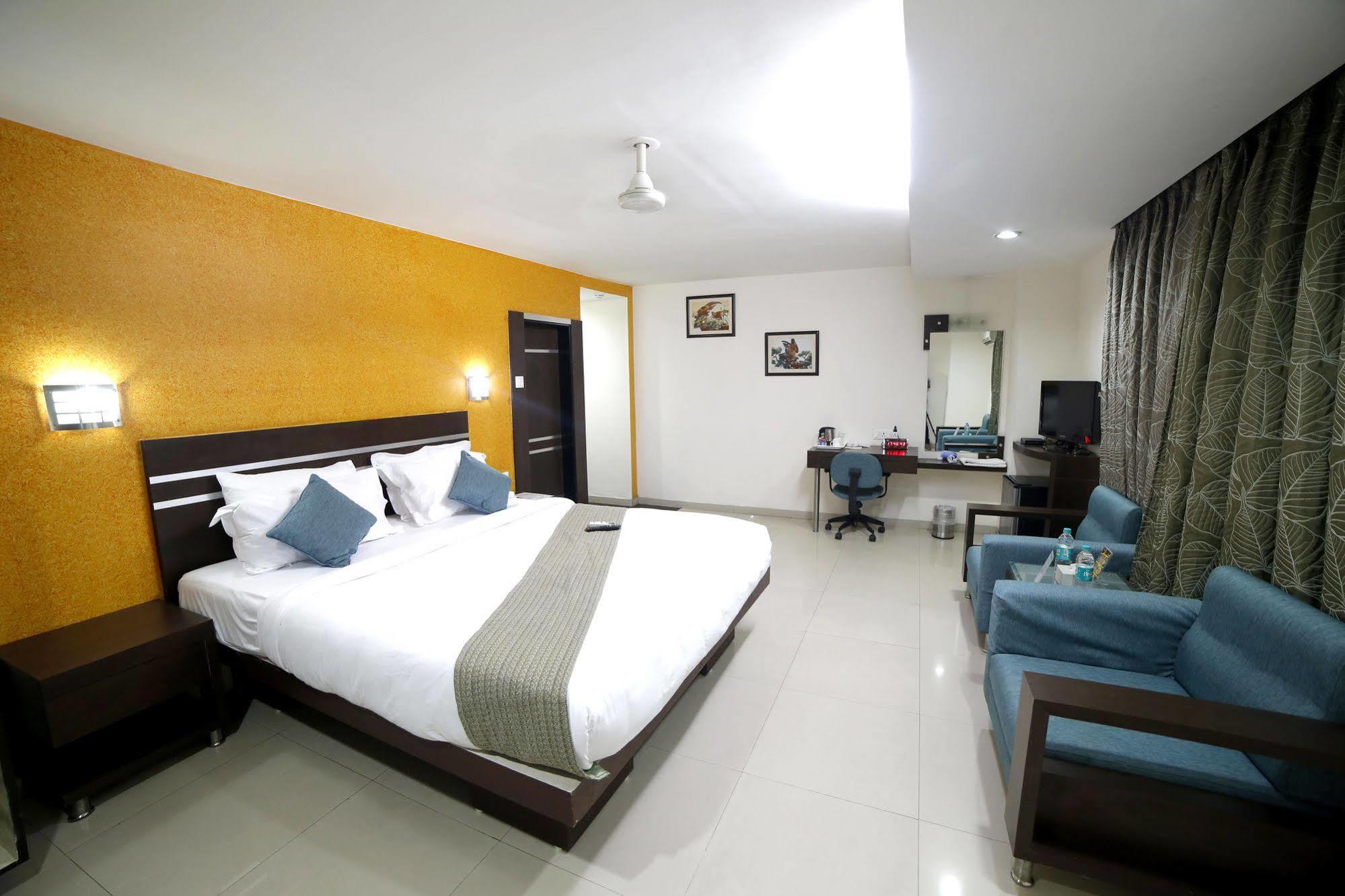 Best Western Yuvraj Surat Exterior photo