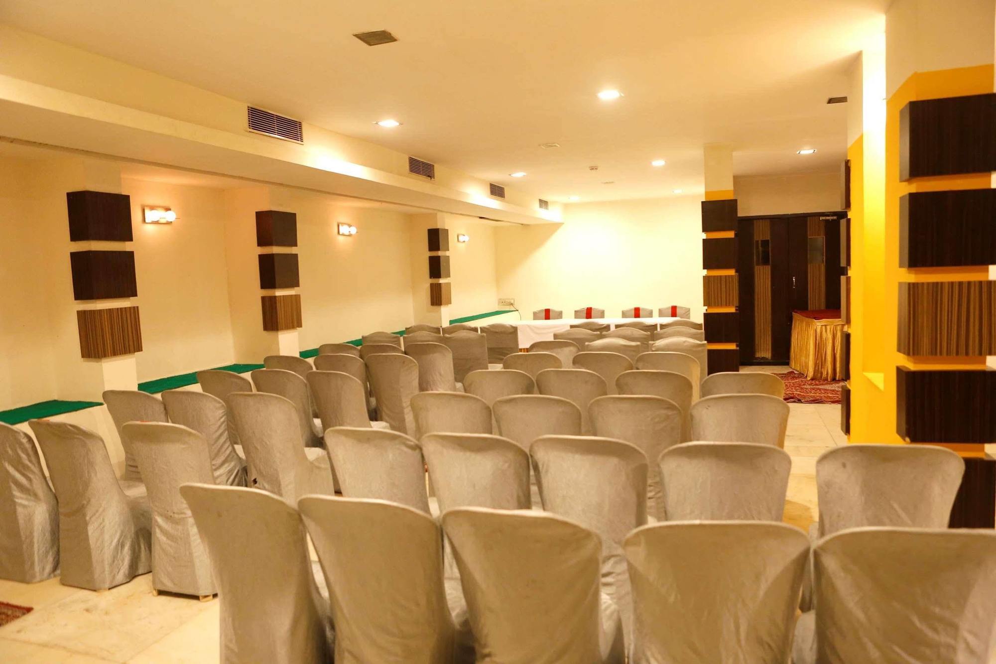 Best Western Yuvraj Surat Exterior photo