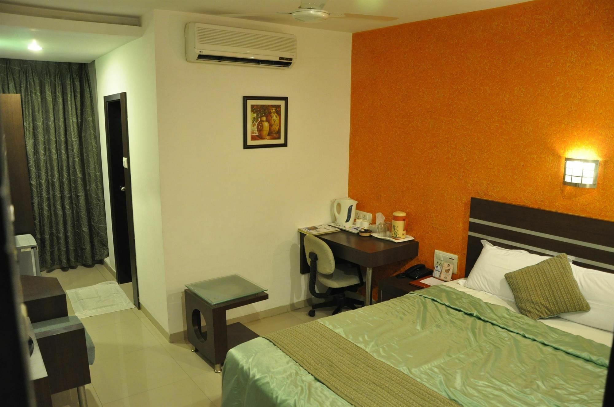 Best Western Yuvraj Surat Exterior photo